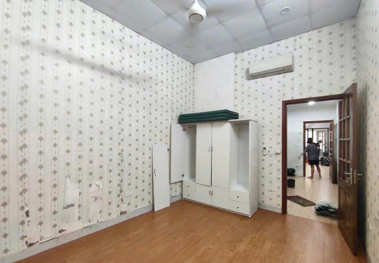Cho thuê nhà Tập thể Tầng 1 Đường Láng KD kết hợp ở lại 66m2, 2 ngủ, 10 Triệu - Ảnh 1